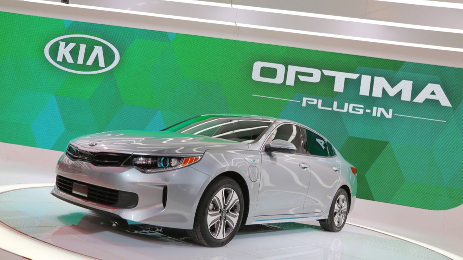 Kia debuts Optima plug in hybrid in Chicago AutoTrader